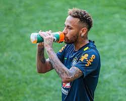 队报：马克龙亲自调停FIFA提案，下场支持切费林+致电因凡蒂诺